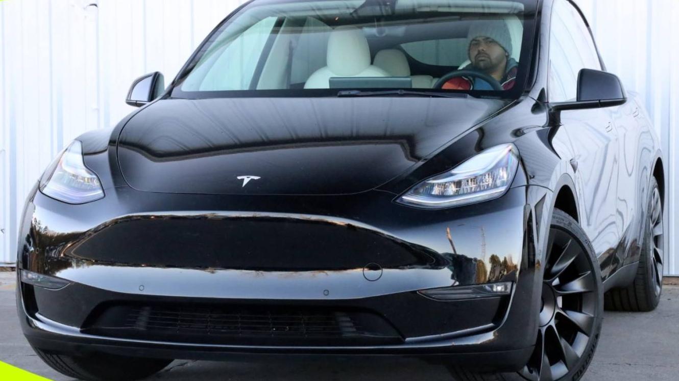 TESLA MODEL Y 2021 5YJYGDEE8MF283071 image